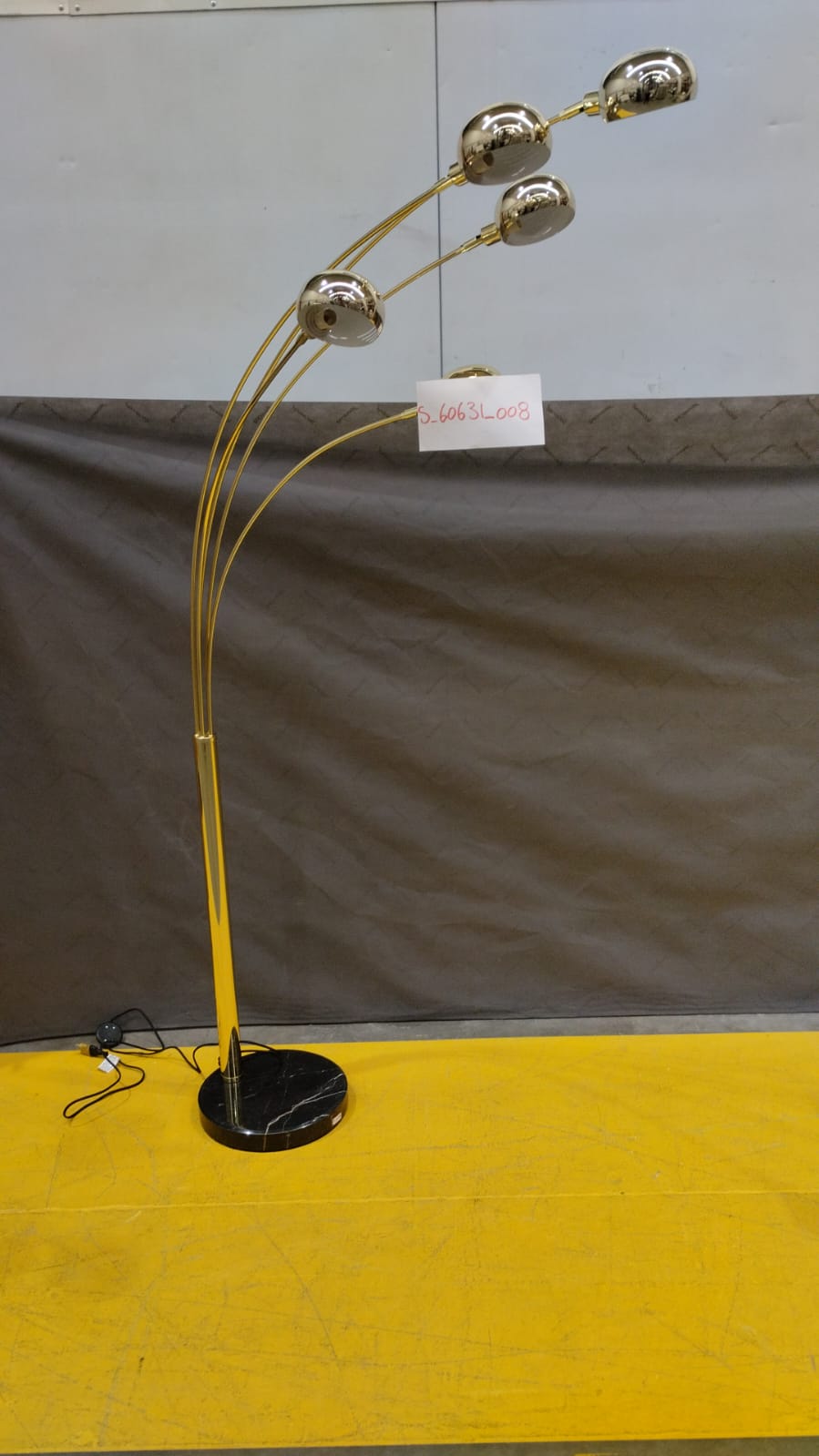 [S_60631_008] Lámpara pie Fingers 5 latón