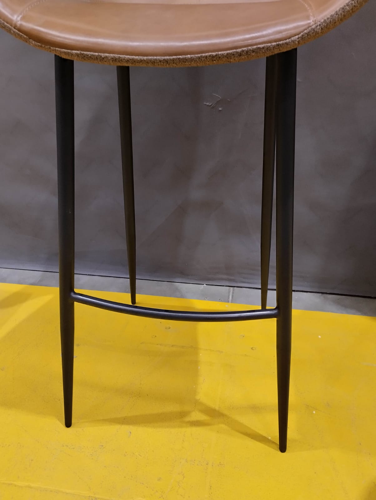 [S_85596_004] Bar Stool Enders